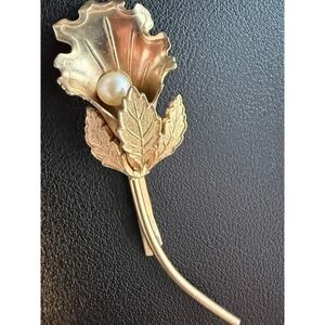 Vintage Gold Tone Calla Lily Faux Pearl Hair Pin Floral Romantic Cottagecore